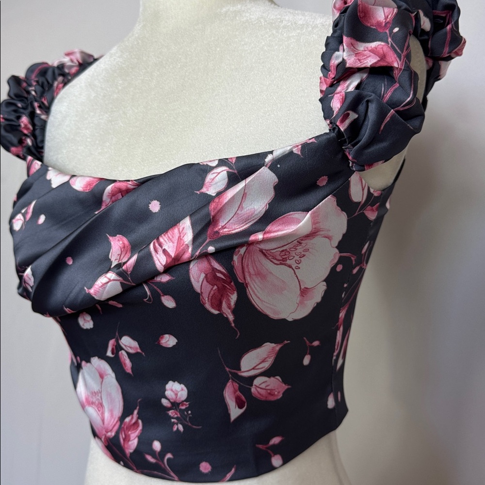 Petal & Pup Arabella Floral Crop Top Size Small Gray Pink - Picture 7 of 12